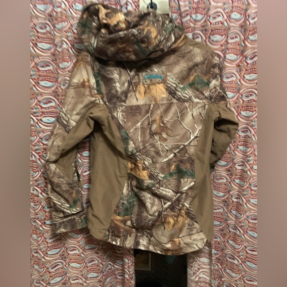 Cabelas OutfitHer Camo Hooded jacket - Picture 2 of 11